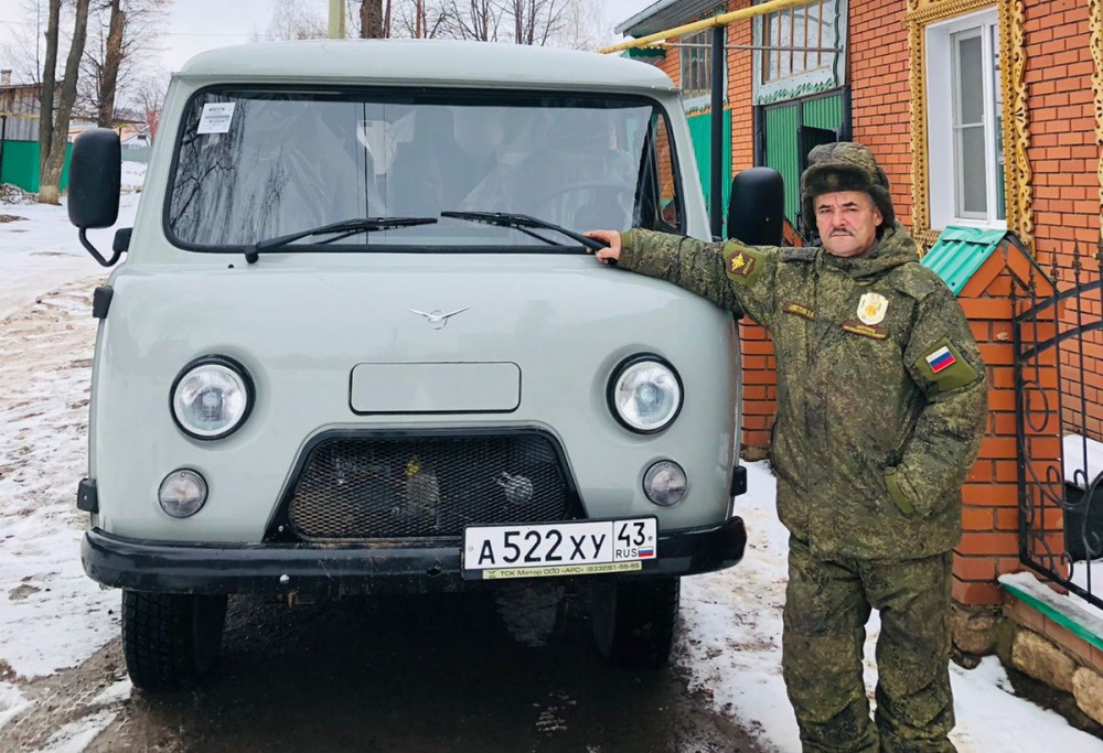 Новый автомобиль УАЗ был передан государственному инспектору Малмыжского района